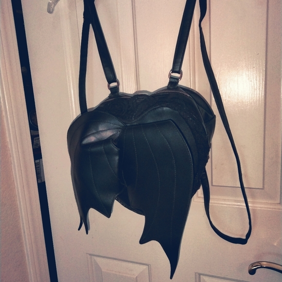 Black batwing goth punk purse backpack - Picture 9 of 11